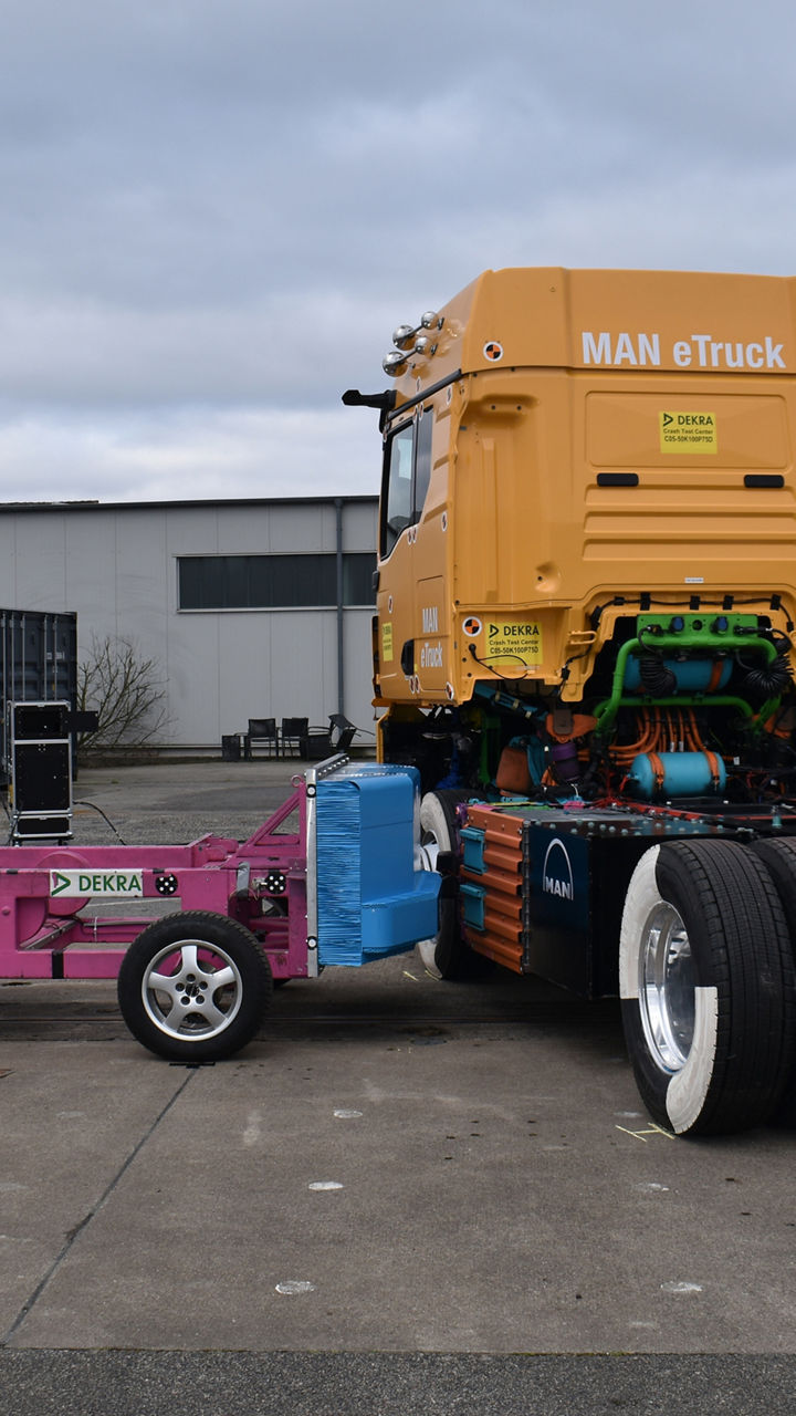 9_16 - 1920 x 3416 px-MAN-eLogistik-slider2-5.jpg